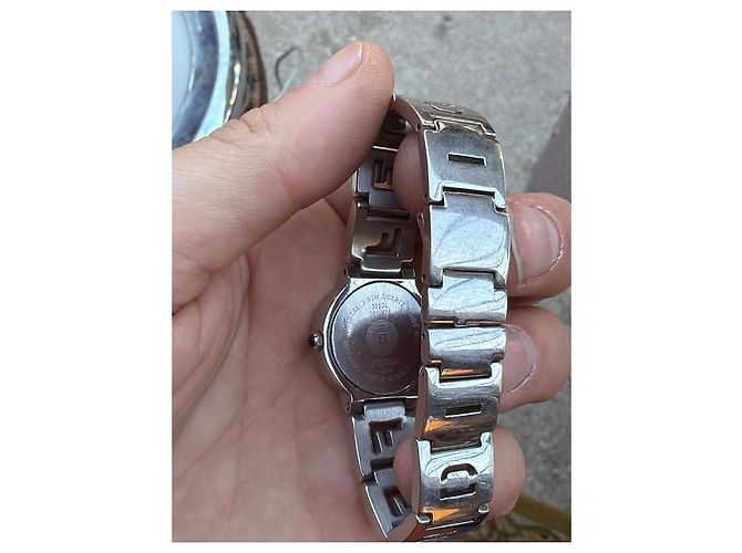 Fendi 3050L Damenuhr Grau Metall - Ansicht 2
