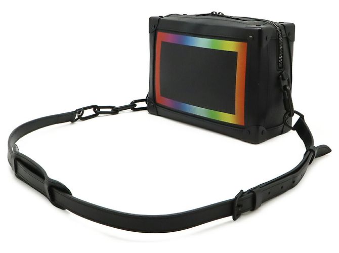 Borsa a spalla Pochette Noir Soft Trunk Taiga Rainbow di Louis Vuitton Nero - vista 3