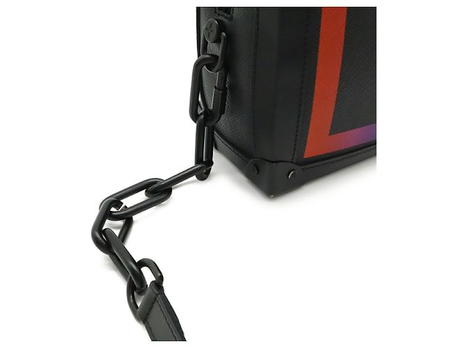 Borsa a spalla Pochette Noir Soft Trunk Taiga Rainbow di Louis Vuitton Nero - vista 6