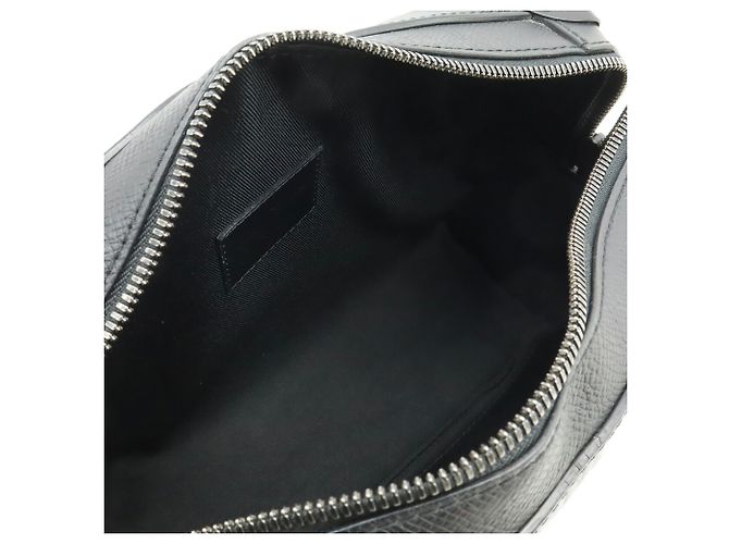 Borsa a spalla Pochette Noir Soft Trunk Taiga Rainbow di Louis Vuitton Nero - vista 9