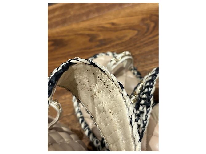 Sandali in catena intrecciata neri e bianchi Chanel Nero Bianco D'oro - vista 4