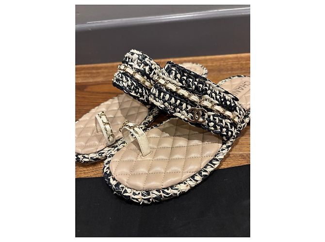 Sandali in catena intrecciata neri e bianchi Chanel Nero Bianco D'oro - vista 6