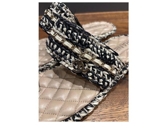 Sandali in catena intrecciata neri e bianchi Chanel Nero Bianco D'oro - vista 8