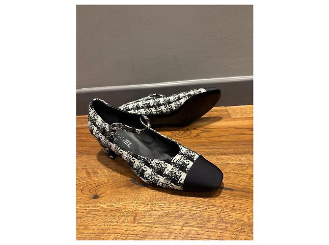 Chanel Tweed Mary Jane Absätze Schwarz Weiß - Ansicht 6