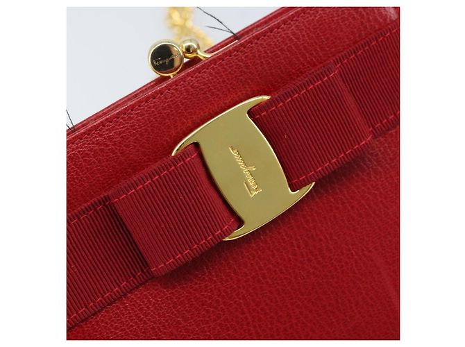Borsa a Spalla Vala Chain in Pelle Rossa e Oro Auth ARZ298 di Salvatore Ferragamo Rosso D'oro - vista 19
