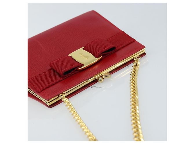 Borsa a Spalla Vala Chain in Pelle Rossa e Oro Auth ARZ298 di Salvatore Ferragamo Rosso D'oro - vista 6