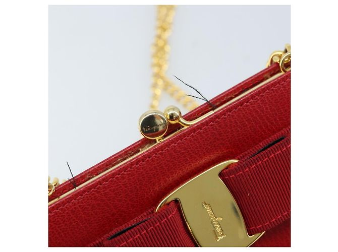 Borsa a Spalla Vala Chain in Pelle Rossa e Oro Auth ARZ298 di Salvatore Ferragamo Rosso D'oro - vista 9