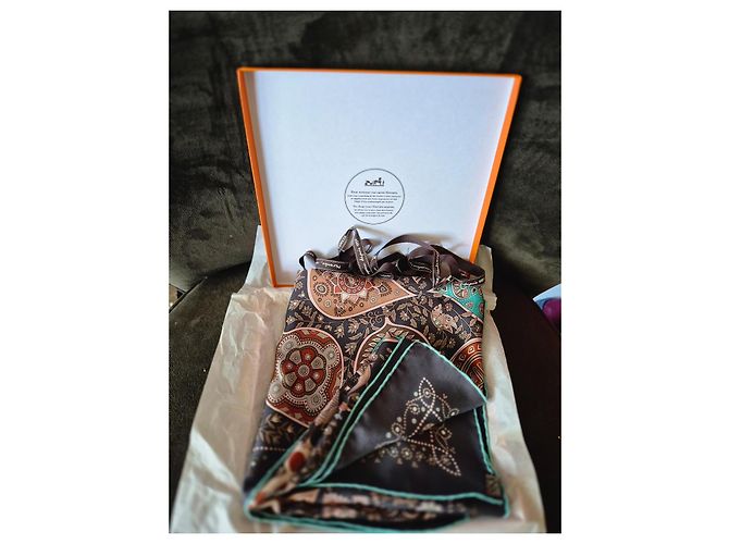 Sciarpa di seta Hermès L'Albero della Vita Grigia Multicolore Grigio - vista 4
