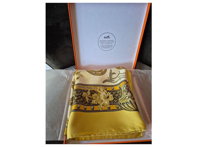 Foulard in seta Hermès Grotte de Versailles 1969 Giallo - vista 4