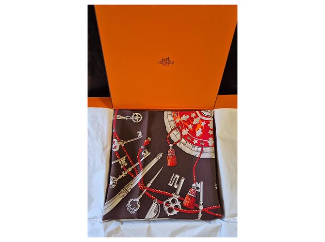 Foulard Hermès The Keys in seta marrone rosso 90x90 - vista 2