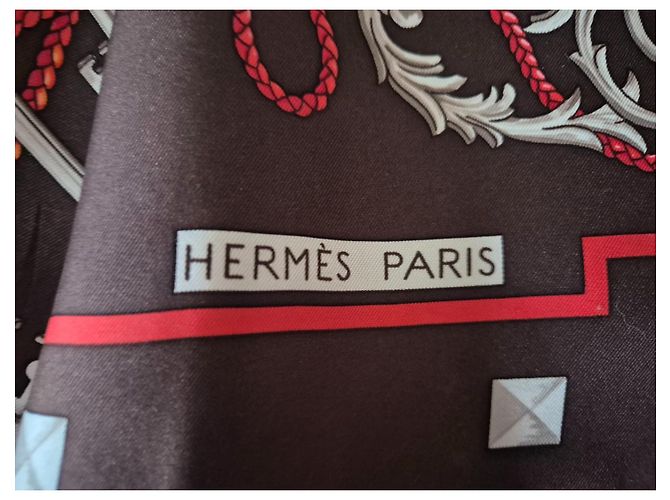 Foulard Hermès The Keys in seta marrone rosso 90x90 - vista 3