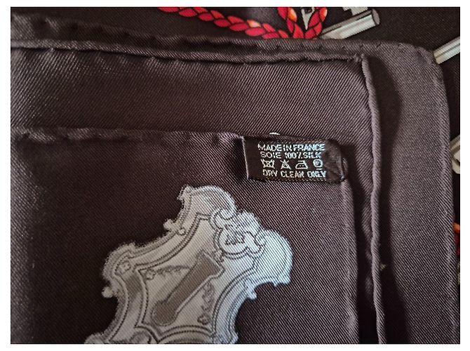 Foulard Hermès The Keys in seta marrone rosso 90x90 - vista 4