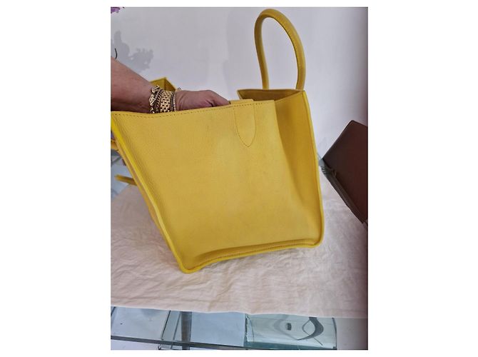 Céline Phantom em couro amarelo. Item usado em perfeito estado - vista 5