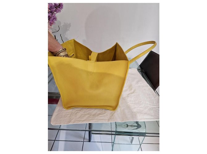 Céline Phantom em couro amarelo. Item usado em perfeito estado - vista 6