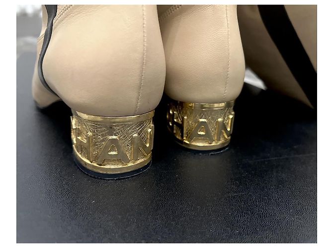 Botas de pasarela Chanel impresionantes Beige - vista 2
