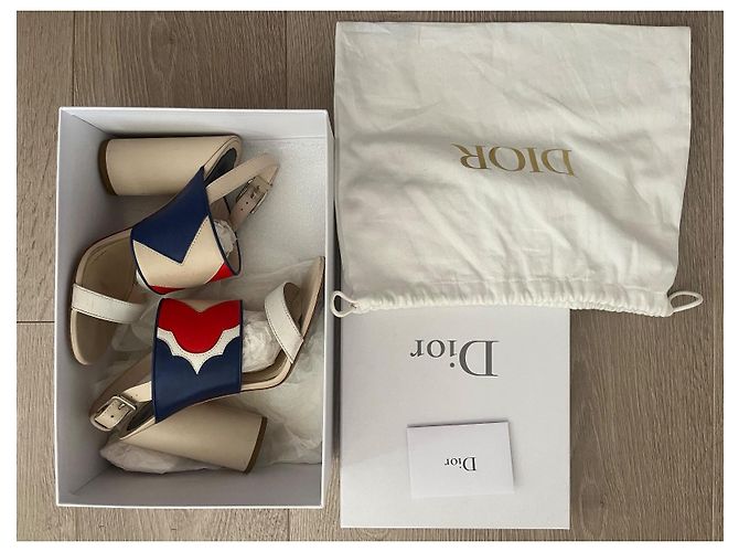 Sandali Christian Dior Ecru con Motivo Rosso e Blu in Pelle Beige - vista 4