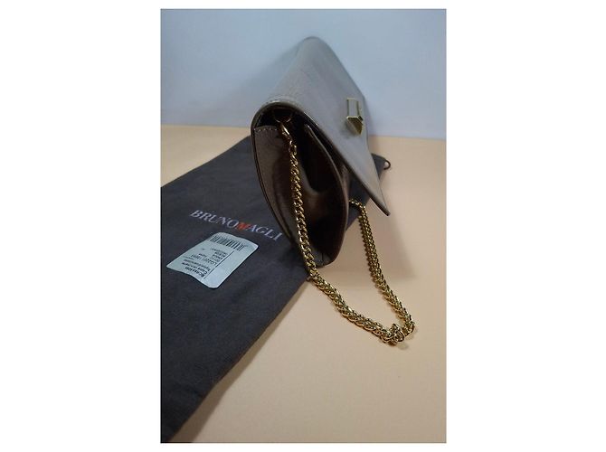 Bolso de mano Bruno Magli en cuero charol beige - vista 10