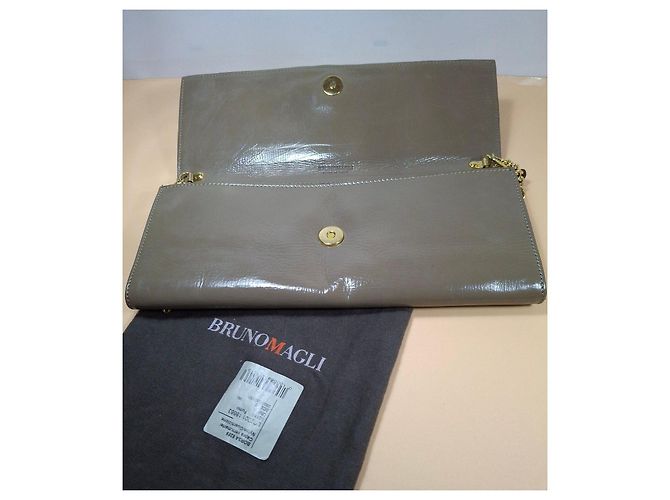 Bolso de mano Bruno Magli en cuero charol beige - vista 13