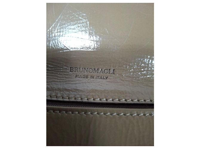Bolso de mano Bruno Magli en cuero charol beige - vista 14