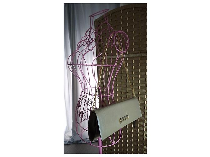 Bolso de mano Bruno Magli en cuero charol beige - vista 16
