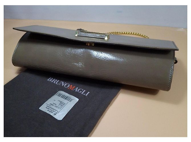 Bolso de mano Bruno Magli en cuero charol beige - vista 5