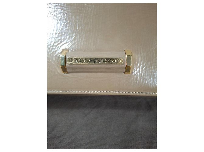 Bolso de mano Bruno Magli en cuero charol beige - vista 7