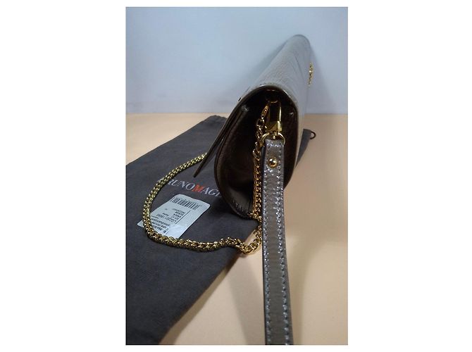 Bolso de mano Bruno Magli en cuero charol beige - vista 9