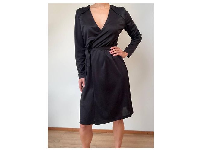 Filippa K Wickelkleid schwarz aus Triacetat - Ansicht 3