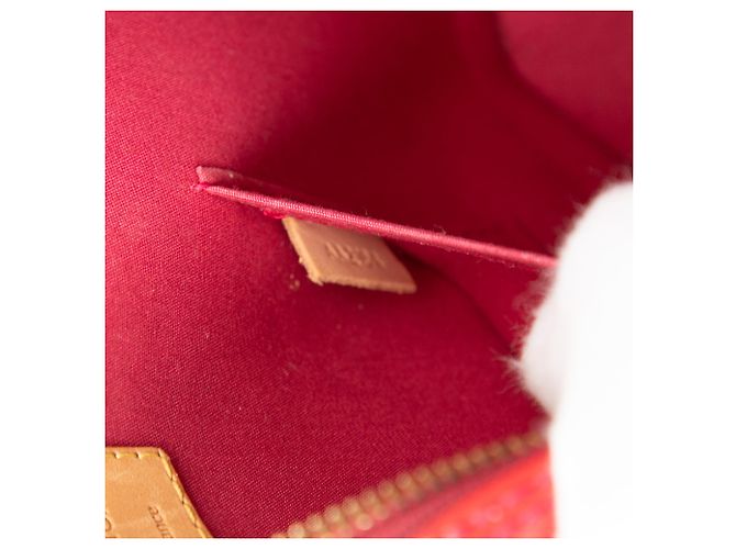Louis Vuitton Alma BB in Vernis Monogram Rosso - vista 6