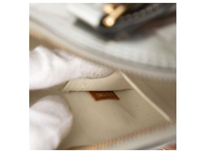 Louis Vuitton Alma BB in Vernis Monogram Argento - vista 6