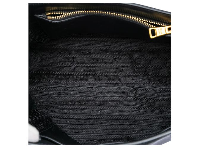Bolso de mano monocromático de cuero Saffiano negro Prada - vista 4