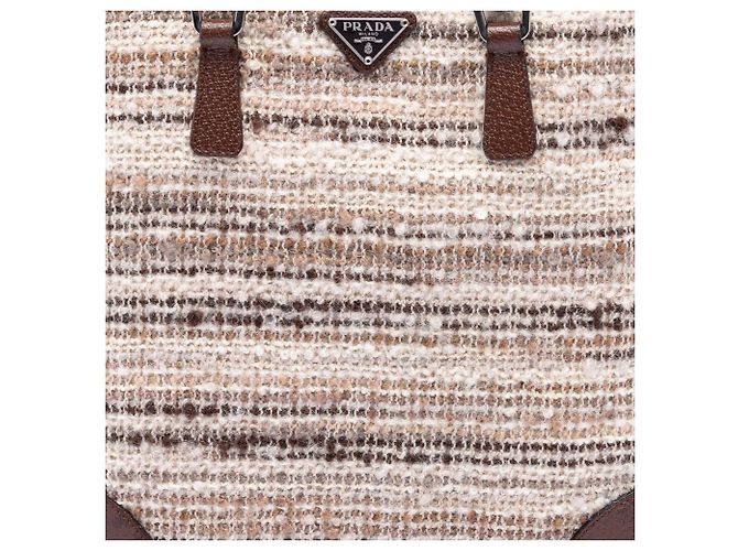 Beige Tweed Flach-Tote mit Vitello-Besatz von Prada - Ansicht 6