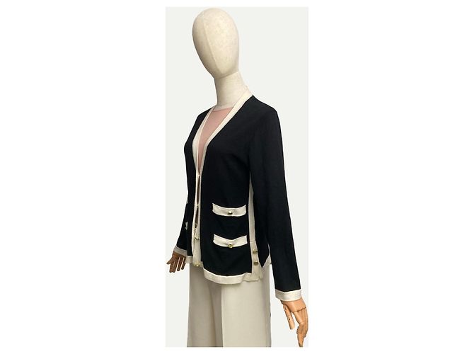 By Malene Birger Schwarzer Wollcardigan mit cremefarbenem Besatz und goldenen Knöpfen Roh - Ansicht 3