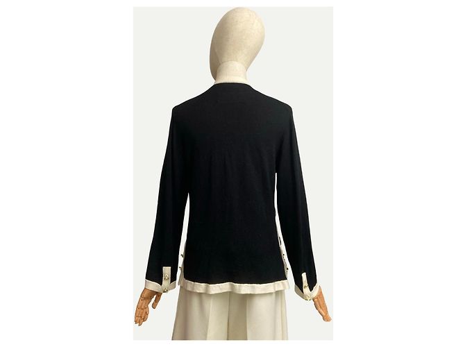 By Malene Birger Schwarzer Wollcardigan mit cremefarbenem Besatz und goldenen Knöpfen Roh - Ansicht 4