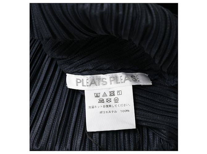Issey Miyake Pleats Please Midi Kleid aus schwarzem Polyester - Ansicht 5