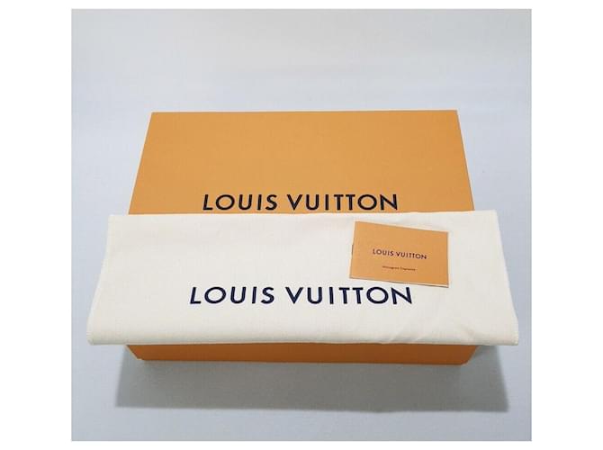 Louis Vuitton Saint-Germain Stud PM Nero - vista 10