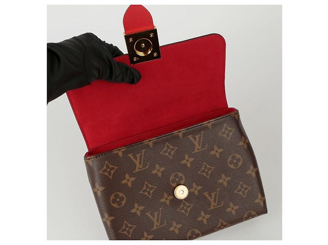 Louis Vuitton Borsa Tote e a Spalla Rocky BB Rosso - vista 9