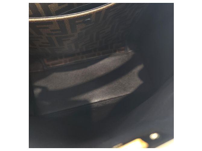 Fendi Borsa a spalla Peekaboo Light in suede Nero - vista 6