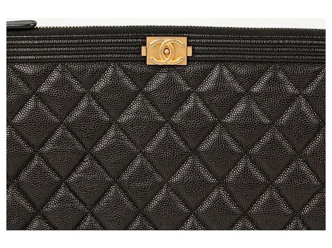 Chanel Clutch Medio in Pelle Caviar Boy Nero - vista 3