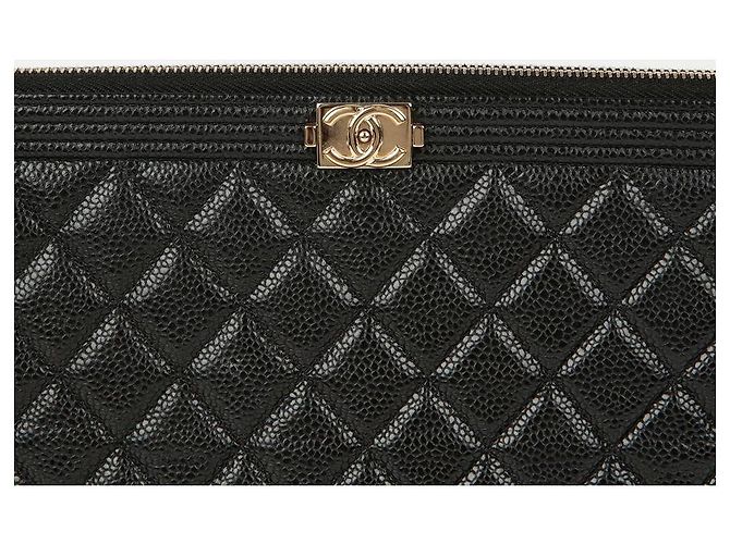Chanel Clutch Grande Boy Caviar Nero - vista 3
