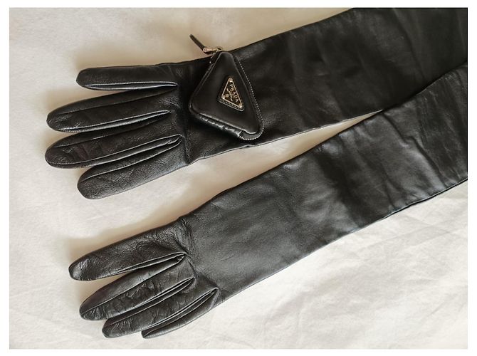 Lange schwarze Lammlederhandschuhe von Prada Größe 7,5 - Ansicht 2