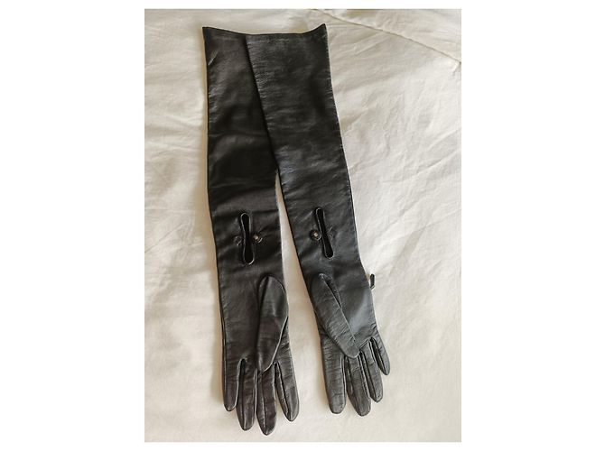 Lange schwarze Lammlederhandschuhe von Prada Größe 7,5 - Ansicht 3