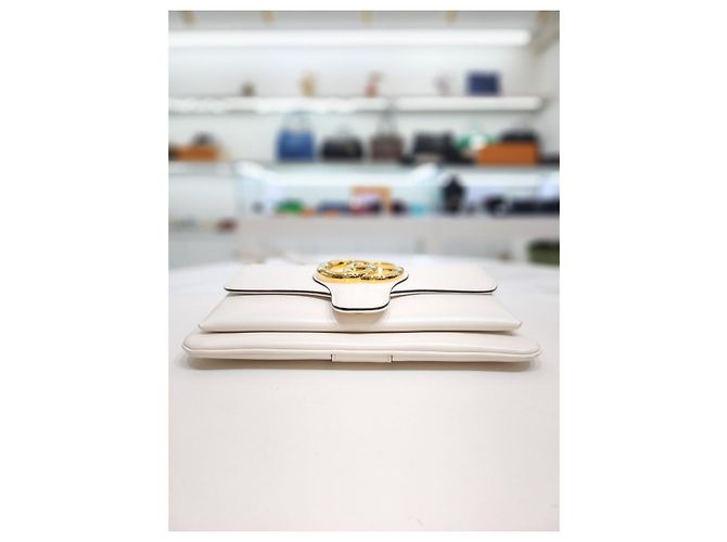 Gucci Borsa a tracolla incrociata GG Marmont in pelle bianca piccola Bianco - vista 15