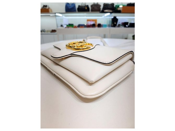 Gucci Borsa a tracolla incrociata GG Marmont in pelle bianca piccola Bianco - vista 16