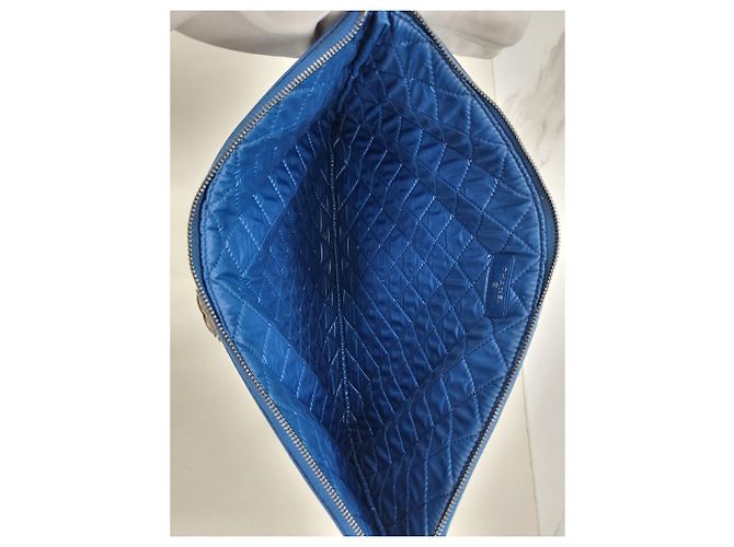 Boy Chanel Borsa Clutch Grande Caviar Blu Serie - vista 17