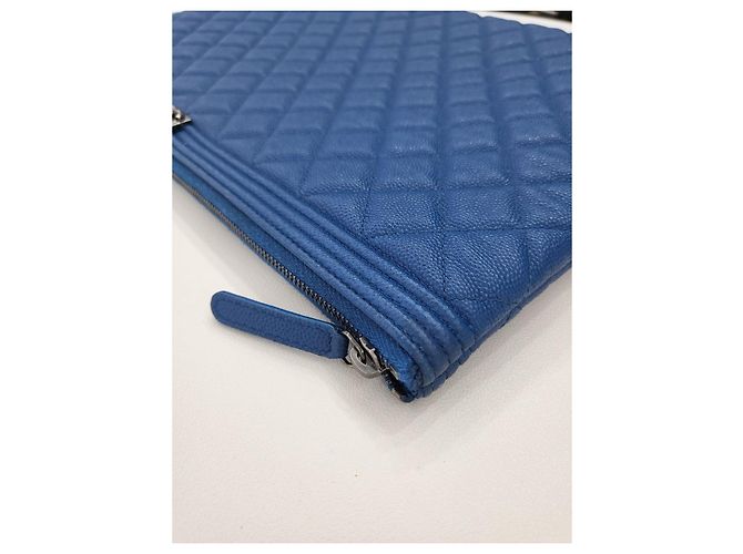 Boy Chanel Borsa Clutch Grande Caviar Blu Serie - vista 20