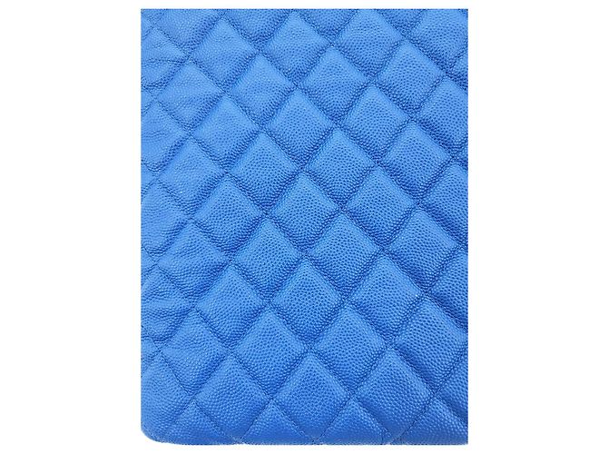 Boy Chanel Borsa Clutch Grande Caviar Blu Serie - vista 22