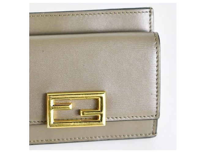 Fendi Tarjetero Baguette Dorado - vista 2