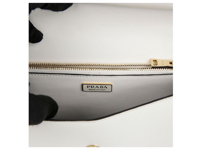 Saffiano Prada Borsa a tracolla con catena e logo triangolare - vista 11