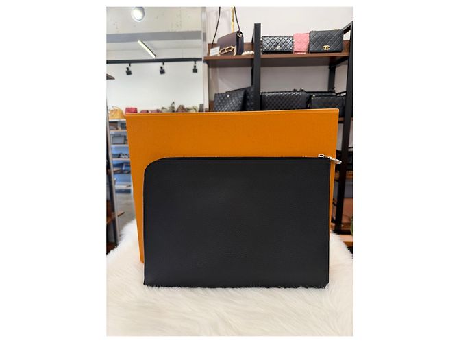 Louis Vuitton Clutch de cartera de cuero negro Condición - vista 4